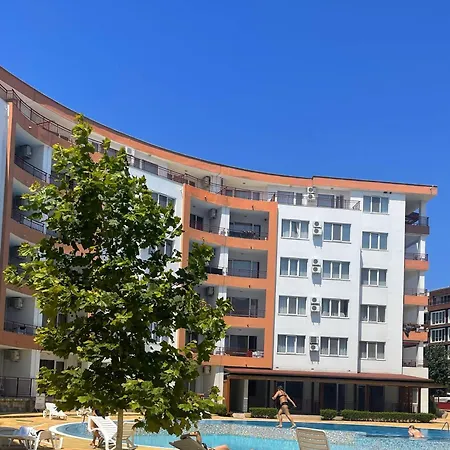 Riviera By Kalina Resort, شقة