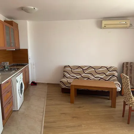 Riviera By Kalina Resort, شقة رافدا