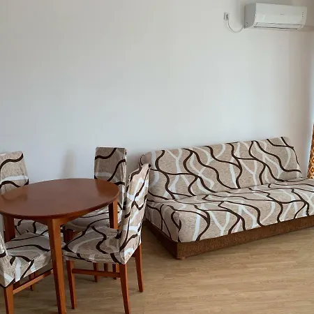 Riviera By Kalina Resort, شقة رافدا